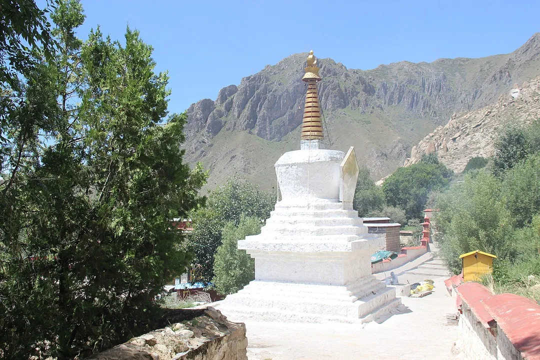 White Stupa and Shaded Courtyards at Drepung Monastery, Lhasa — Wikimedia Commons CC0 Archive